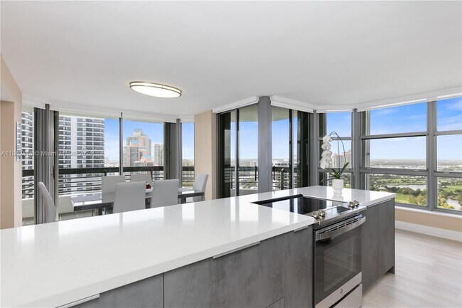 Building Photo - 3500 Mystic Pointe Dr