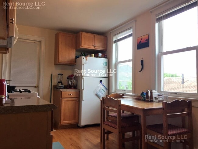 Building Photo - 15 Sargent Ave