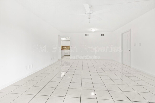 Building Photo - 345 W Laurel Dr