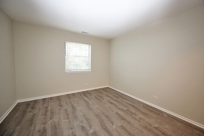 Building Photo - 40 N Victoria Ln