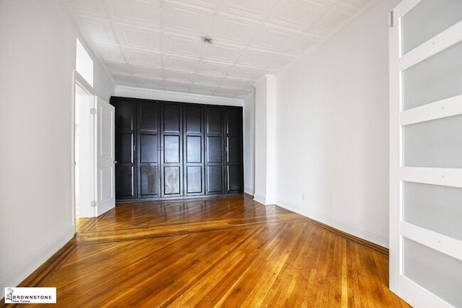 Building Photo - 81 1st Pl