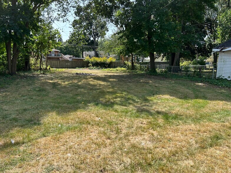 Building Photo - 1011 Maple Row