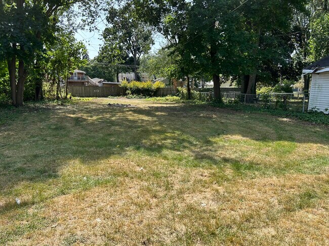 Building Photo - 1011 Maple Row