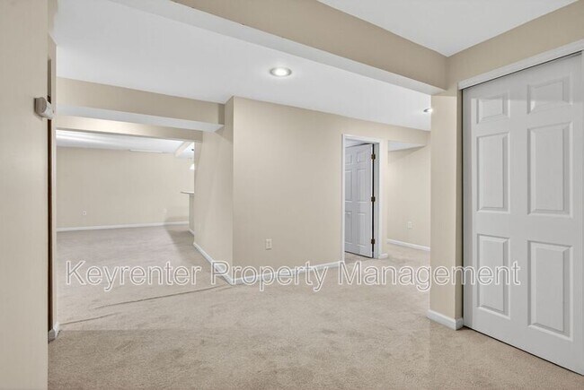 Building Photo - 1233 Grand Canyon Dr