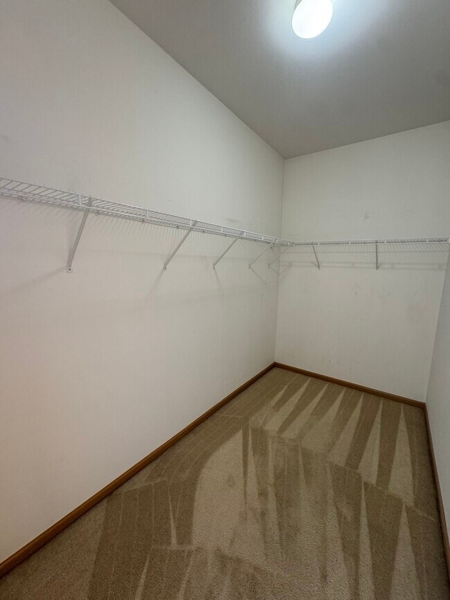 Building Photo - 1991 Westridge Pl