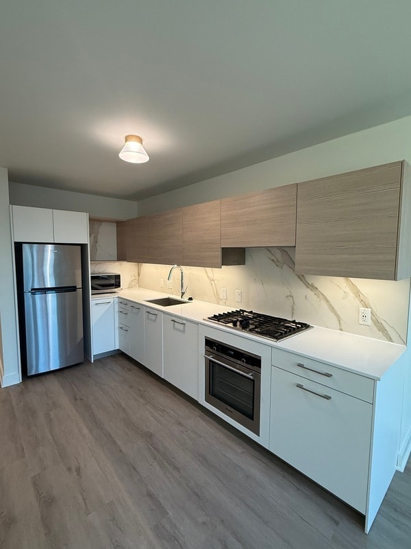 Building Photo - 641 W Lake St