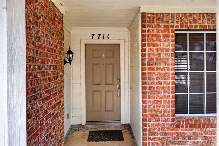 Building Photo - 7711 Parkwood Way