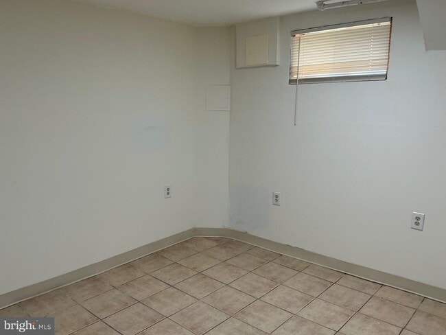 Building Photo - 818 Balsamtree Pl