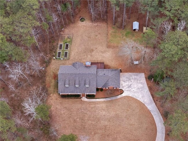 Building Photo - 305 Riverbend Dr