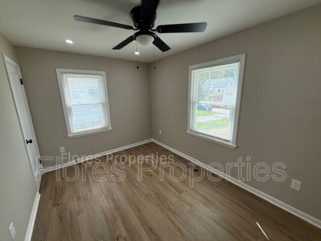 Building Photo - 1018 Urana Ave