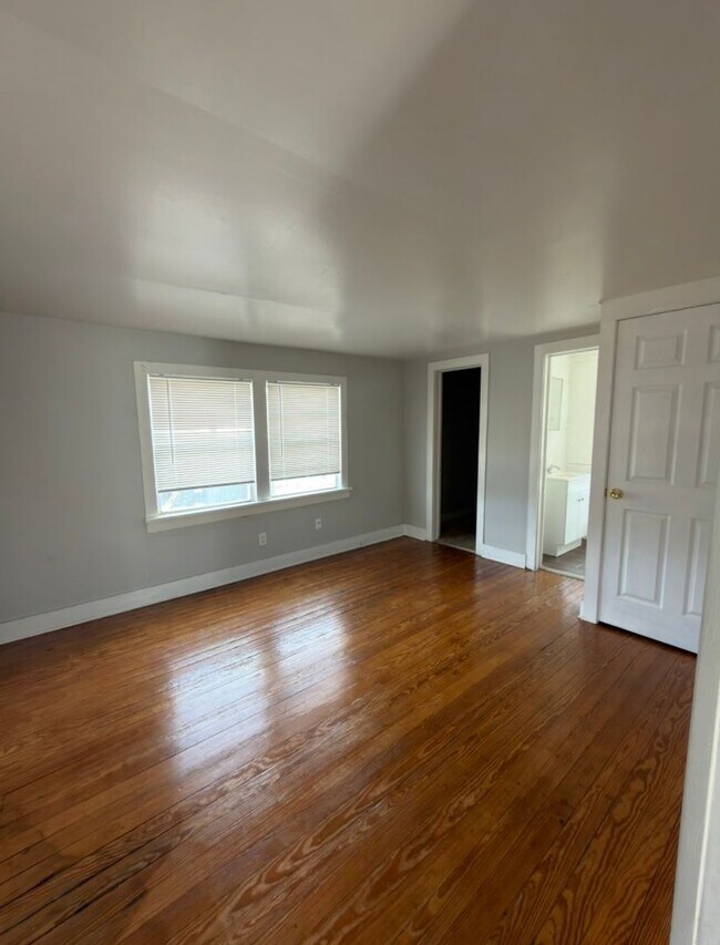 Building Photo - 2304 Avenue V