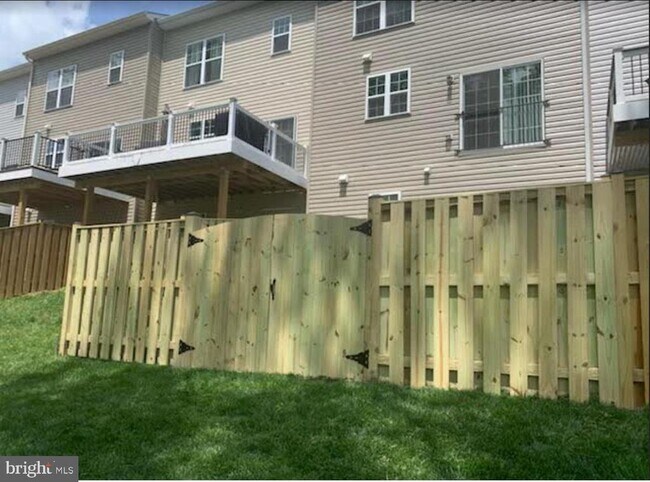 Building Photo - 204 Upper Brook Terrace