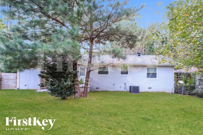 Building Photo - 1855 Shamrock Dr