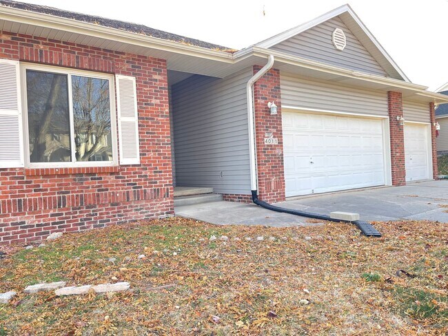 Building Photo - Northwest Omaha Gem: 2,700 Sq Ft, 3-Bedroom, Walk-Out Finished Basement, Fenced Yard, 3-Car Garag...