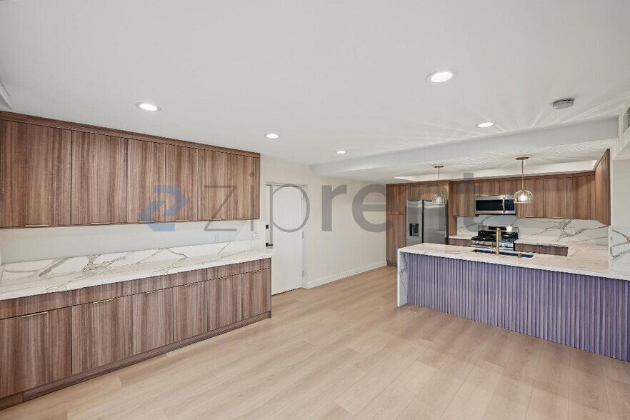 Building Photo - Unit