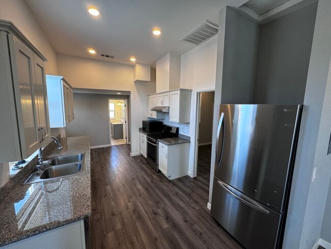 Building Photo - 3 BED/2 BATH HOME UPPER UNIT AVAIABLE FOR RENT IN OAKLAND, CA!!!! INCLUDING $500 OFF FIRST MONTHS...
