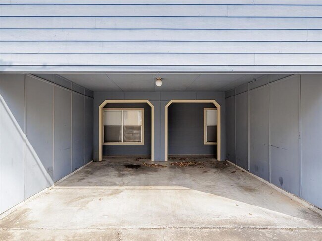 Building Photo - 3004 Speedway