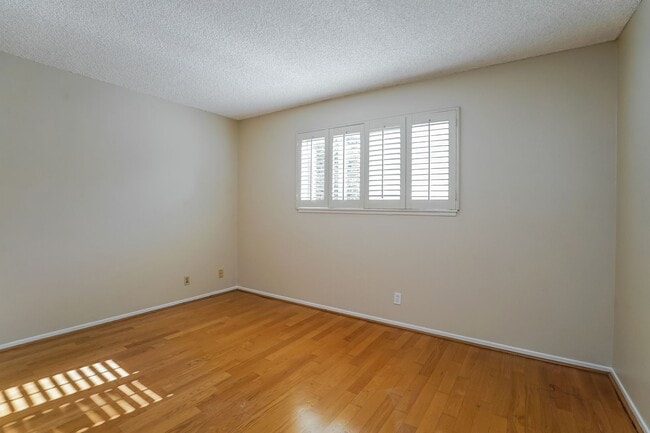 Building Photo - 10612 Rose Cir