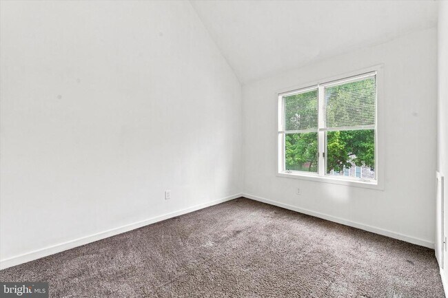 Building Photo - 1504 N Broom St