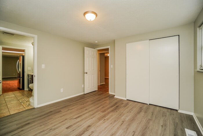 Building Photo - 333 Brownstone Dr
