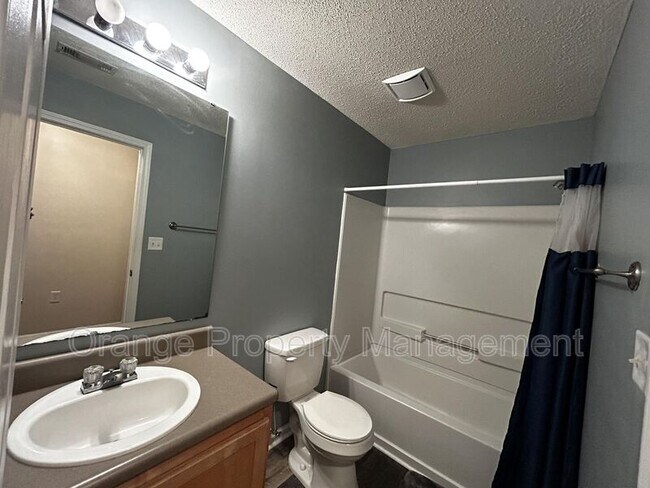 Building Photo - 1121 Harts Ridge Dr