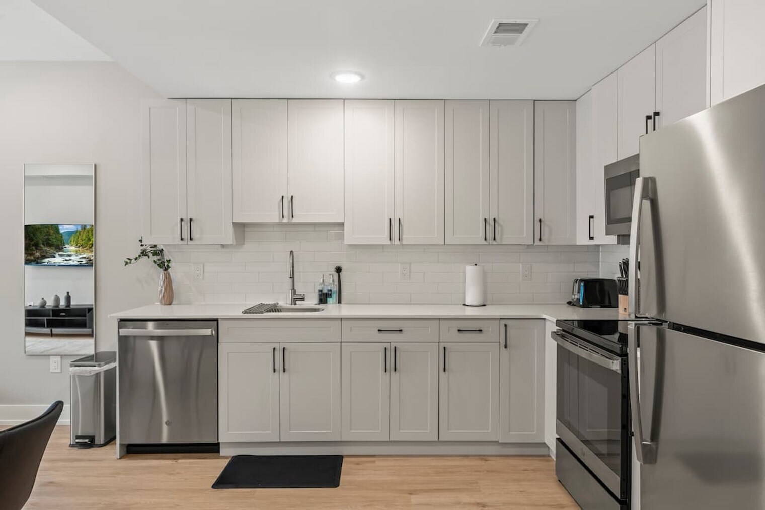 Building Photo - 901 Canal St