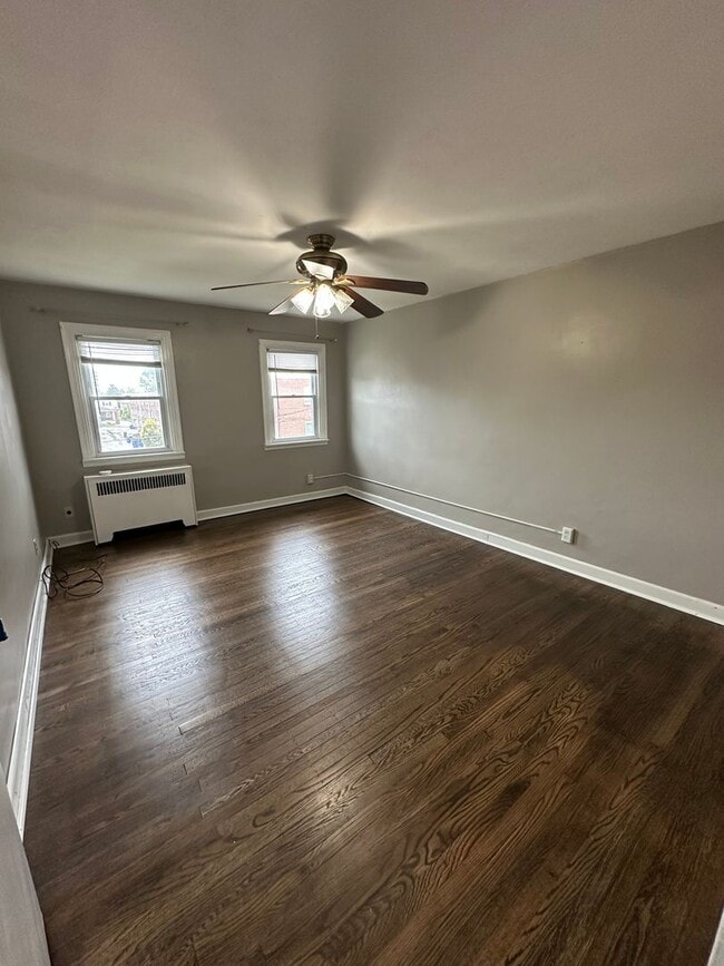 Building Photo - 3 Bed, 1 Bath Rowhome