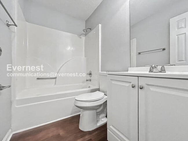 Building Photo - Spacious Home with Garage and Modern Features