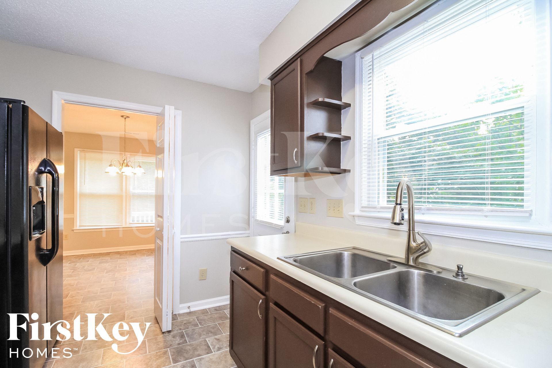 Building Photo - 5909 Running Ridge Rd