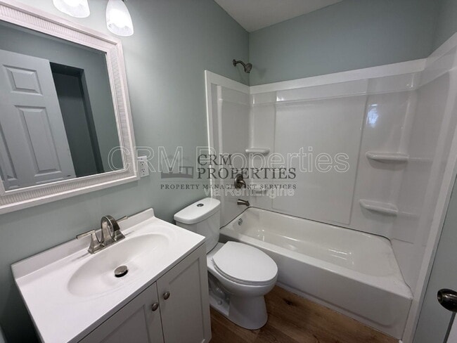 Building Photo - 800 Maumee Dr