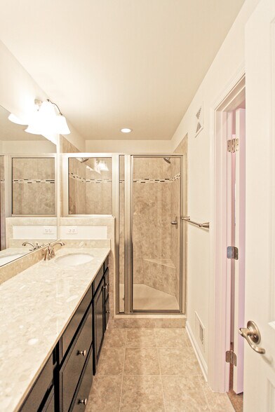 Building Photo - 13652 Endeavour Dr