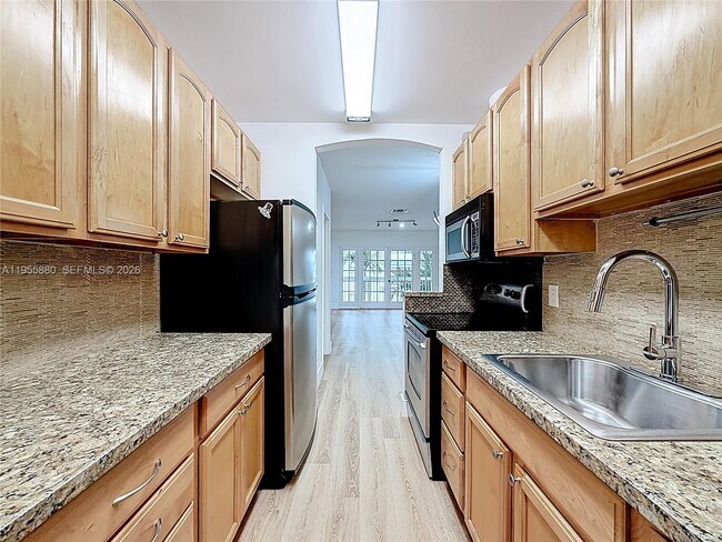 Building Photo - 2424 SE 17th St