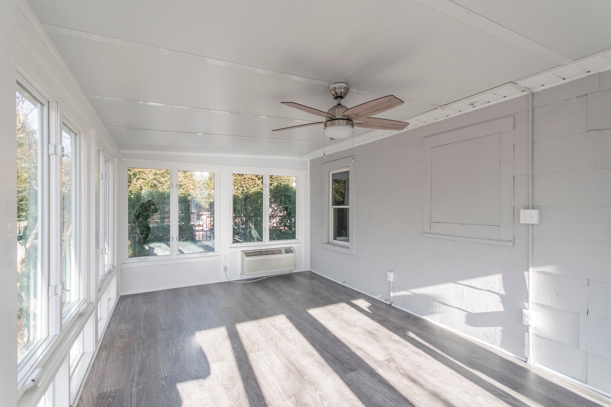 Sunroom - 115 N Lafayette Ave