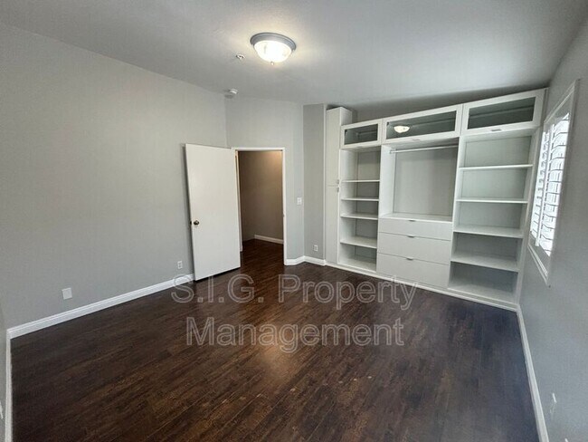Building Photo - 11377 Osborne Pl