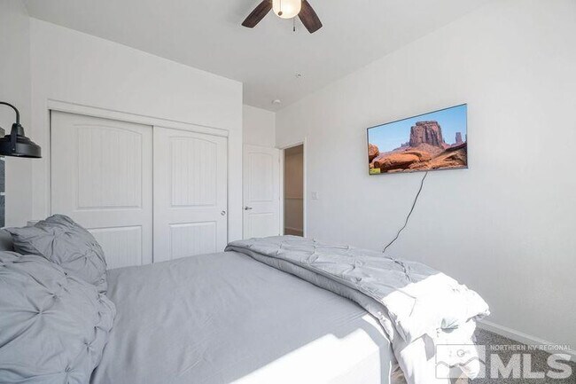 Building Photo - 2490 Eastshore Pl