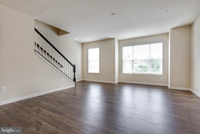 Building Photo - 1022 Linden Dr