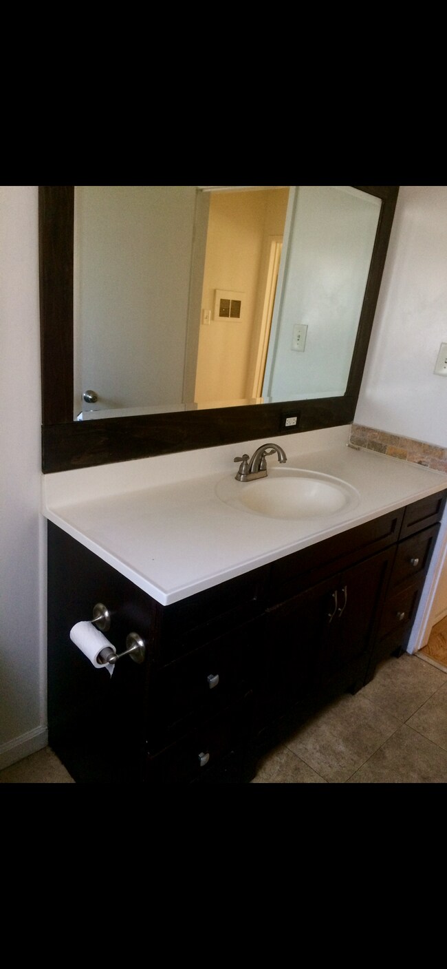 Building Photo - 6701 Whitsett Ave