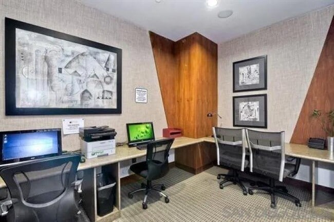 Building Photo - 101 W Market St