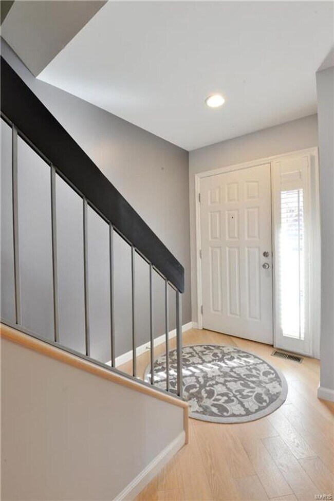 Building Photo - 869 Forest Trace Dr