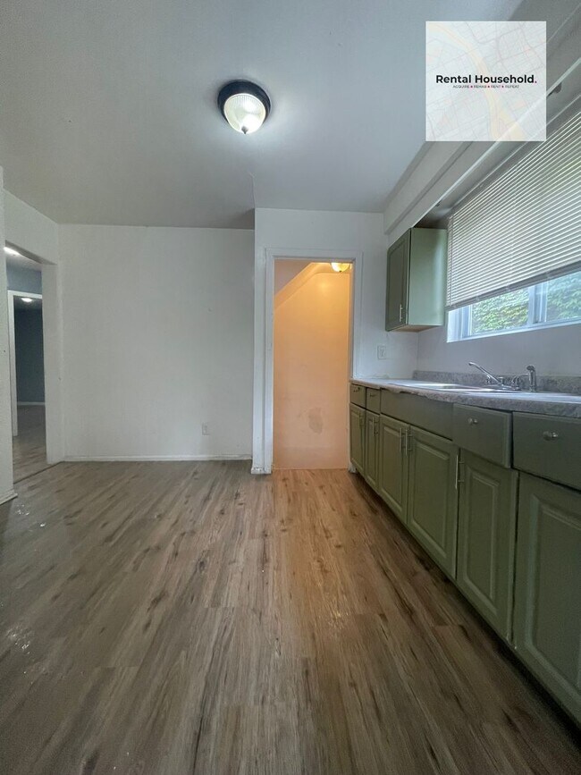 Building Photo - Beautifully Updated 3-Bedroom Bungalow-Ready for Move-In