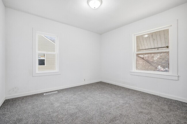 Building Photo - 1614 W 18th St