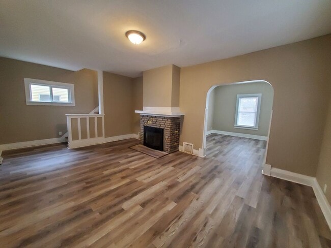 Building Photo - COMING SOON!! 506 Denver- large 3 bed house! **PETS OK**