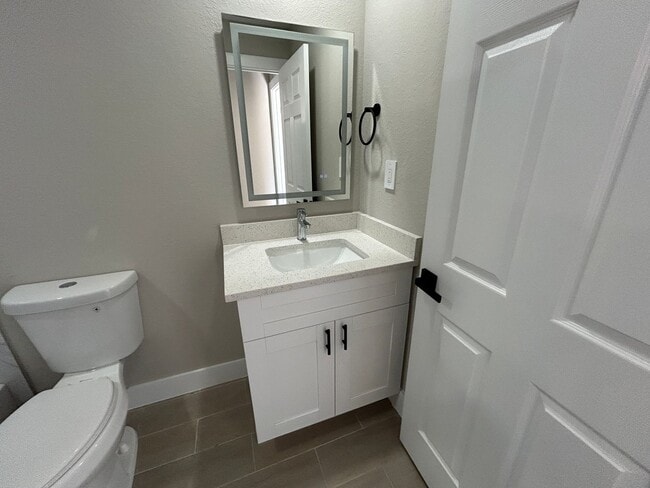 Building Photo - 3919 NE 12th Ave