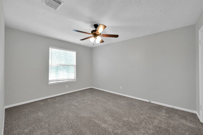 Building Photo - 23814 English Oak Dr