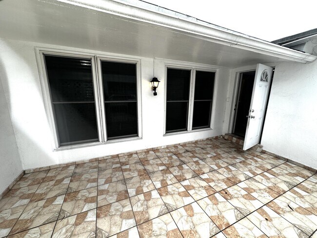 Primary Photo - 7225 Grandview Blvd