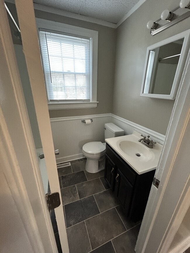 Building Photo - 202 Morgan St