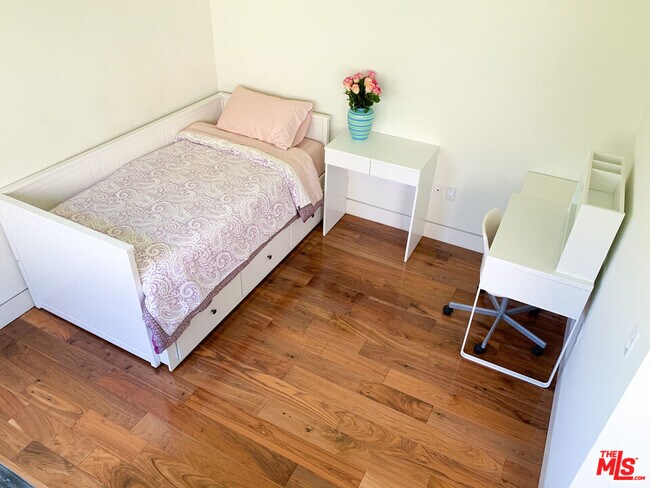 Building Photo - 11367 Elderwood St