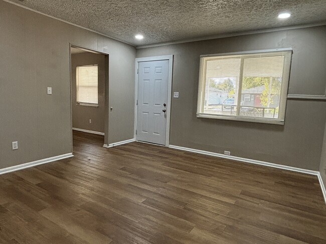 Building Photo - 2943 Hillside Ave