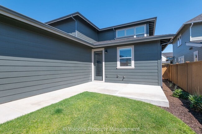 Building Photo - Brand New Beautiful Home!