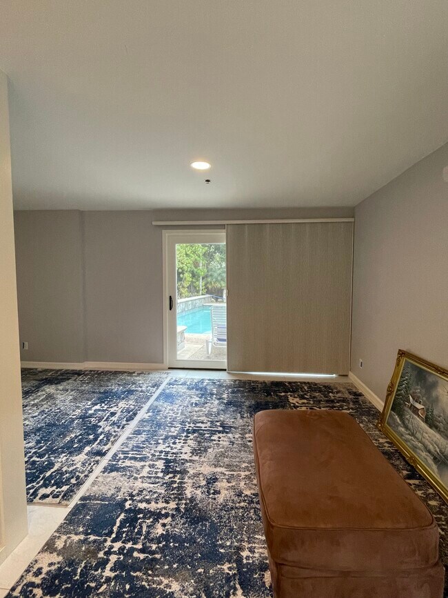 Building Photo - 1246 Temple Ter